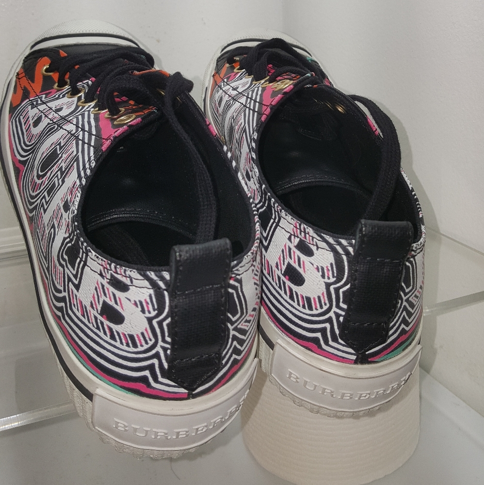 Burberry Shoes Euro 39.5 - Picture 3 of 4
